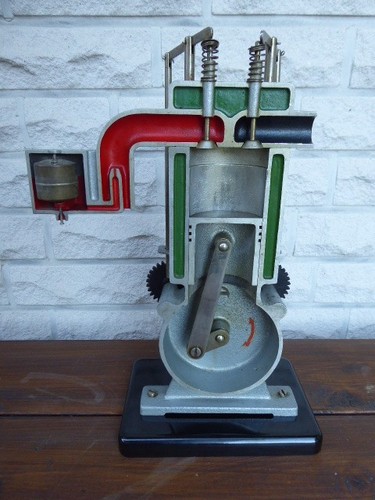 Altes fahrschulmodell motor - fahrschulmodell,
